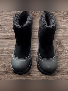 Girls Ugg Black Winter Boots Size 4
